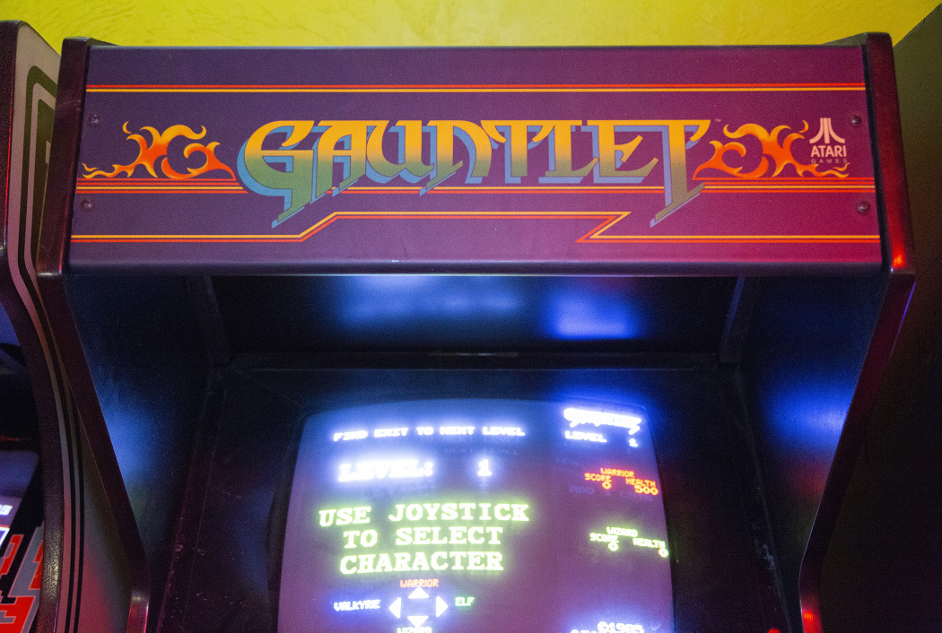 Gauntlet 2-player arcade cabinet - Marquee