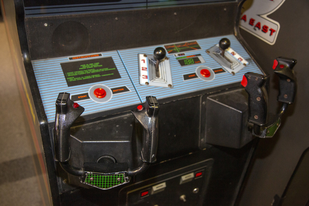Spy Hunter II arcade cabinet - Controls